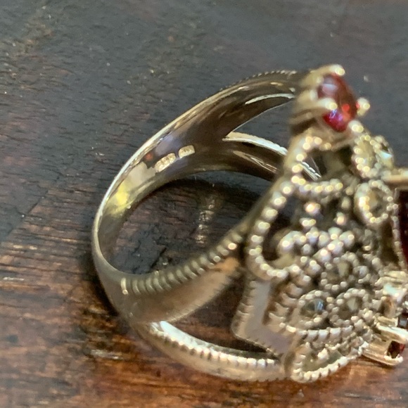 Sterling Silver Garnet and Marcasite Ring Size: 6 - Picture 9 of 9